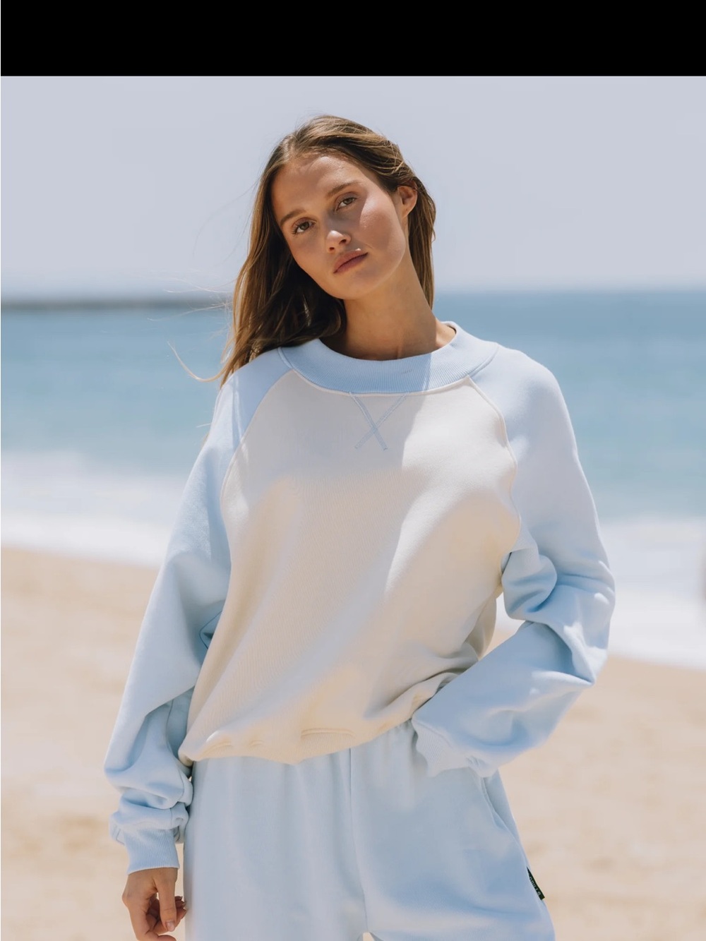 DAILY DRILLS Light Blue and Cream Raglan Sweatshirt M/L NWT - Women